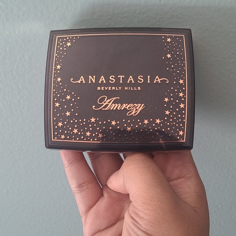 Anastasia X Amrezy Highlighter
